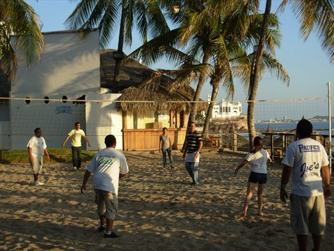 Volleyball court in Joe's Oyster Bar in Mazatlán, Sinaloa, Mexico